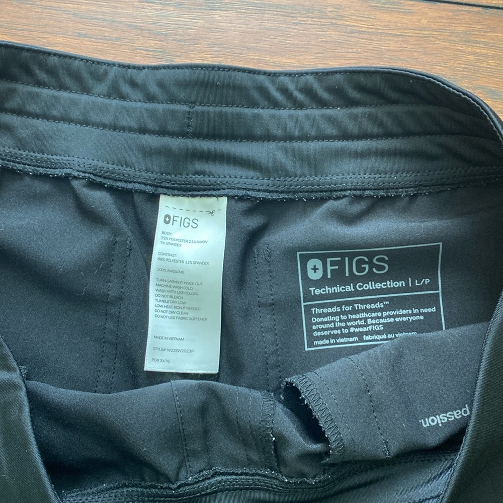 EUC!! Figs Yola Large Petite Skinny Scrub Pants in Black - Picture 3 of 4